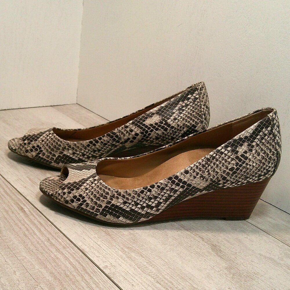 Vionic Peep Toe Bria Snakeskin Wedge heels pumps Size: 9 - Picture 9 of 11